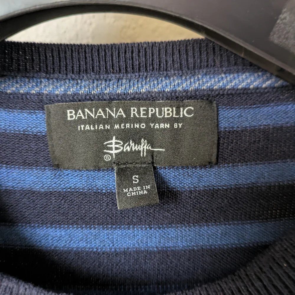 Banana Republic Men's Blue and Black Striped Sweater - Size S